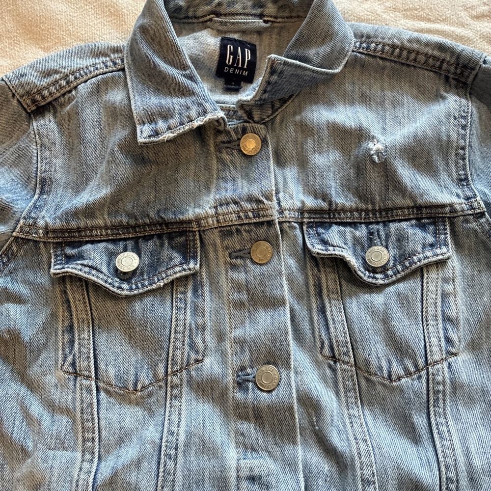 Gap Womens Denim Icon Jacket Medium Wash Blue Distressed Jean Jacket Small Model - Picture 13 of 16